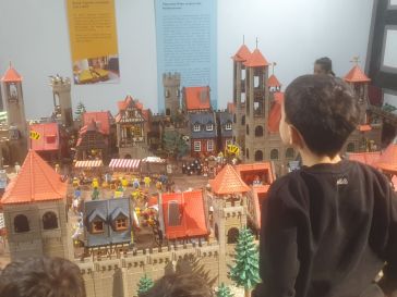 Besuch der Spielzeugausstellung "Schweizer Hof" 